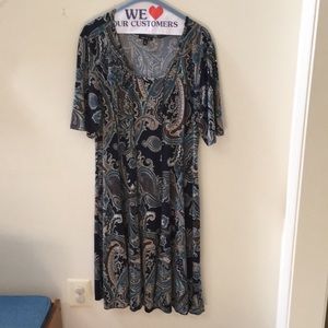 Short-sleeve blue paisley knit dress